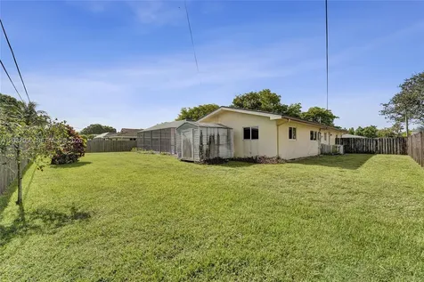 7421 NW 8th Court Plantation FL 33317