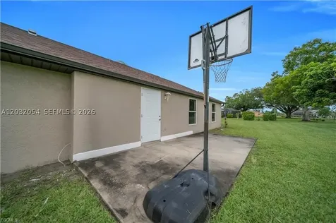 538 Whispering Wind Bend Lehigh Acres FL 33974