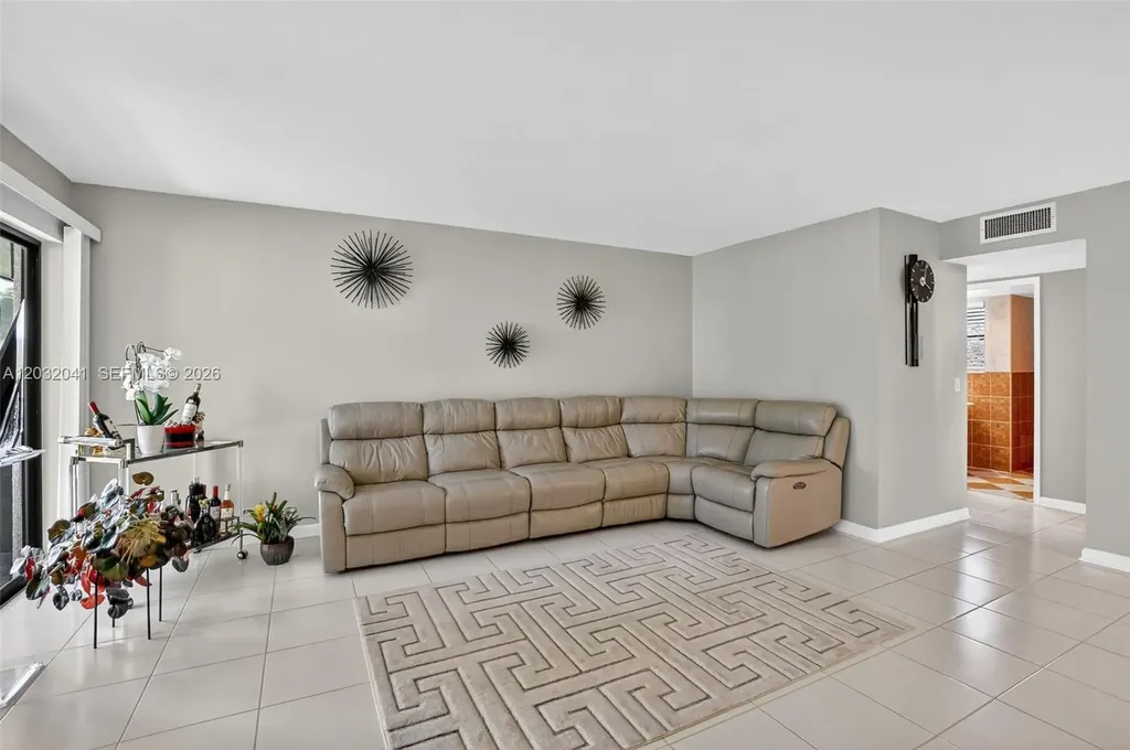 5901 Camino Del Sol Boca Raton FL 33433