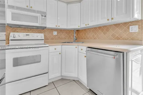 96 Wimbledon Lake Drive Plantation FL 33324