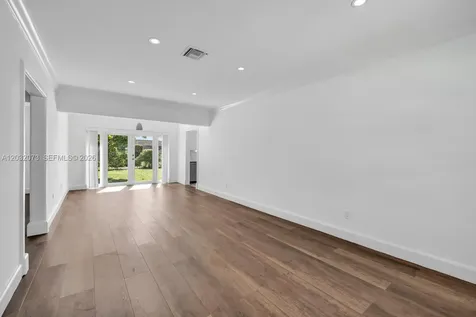 180 Carlisle Drive Miami Springs FL 33166