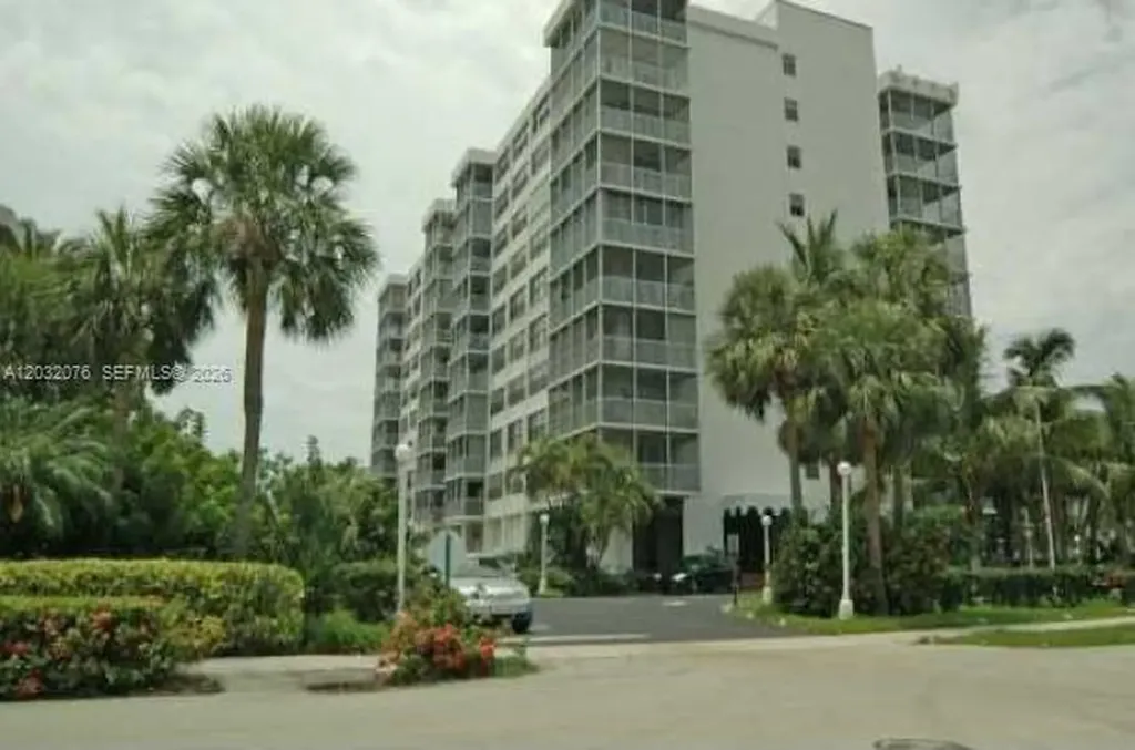 150 Ocean Lane Drive Key Biscayne FL 33149