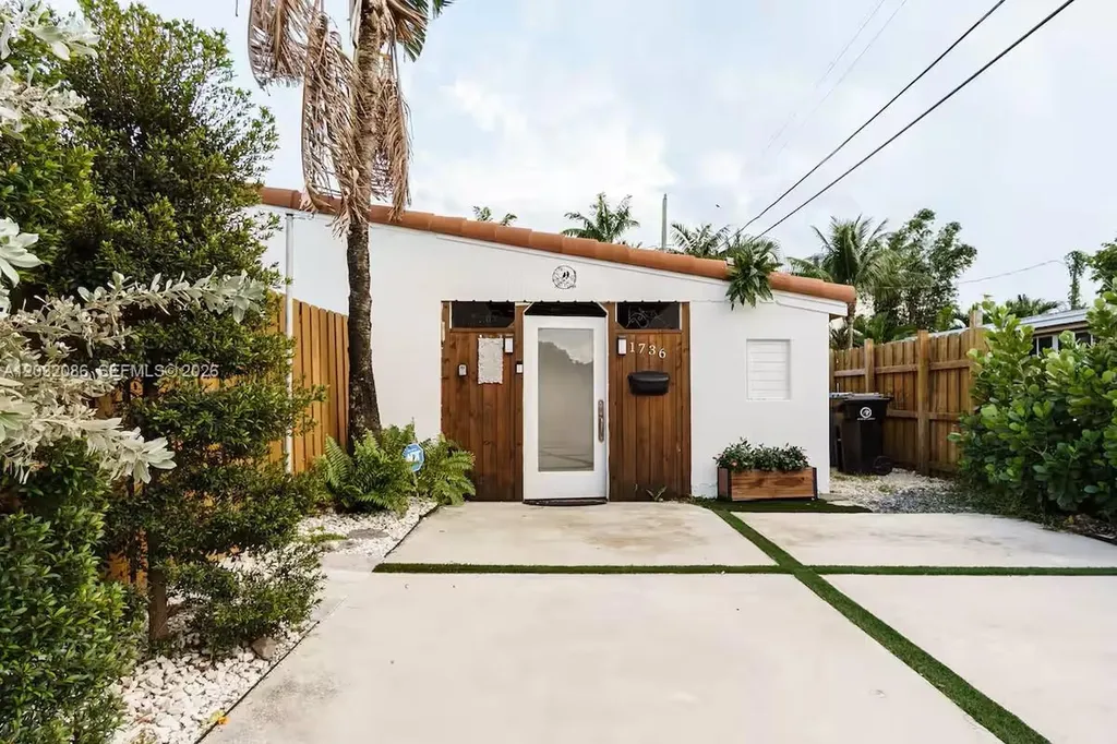 1736 NE 17th Street Fort Lauderdale FL 33305