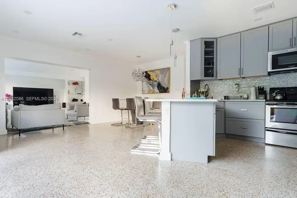 1736 NE 17th Street Fort Lauderdale FL 33305