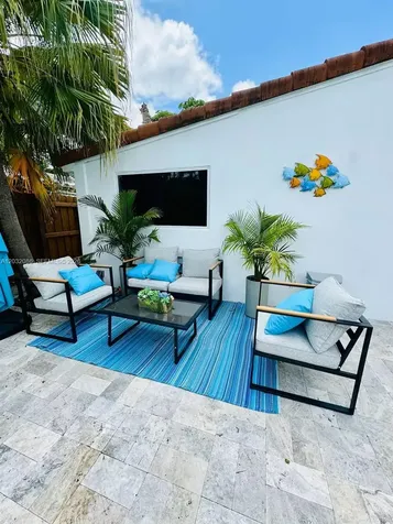 1736 NE 17th Street Fort Lauderdale FL 33305