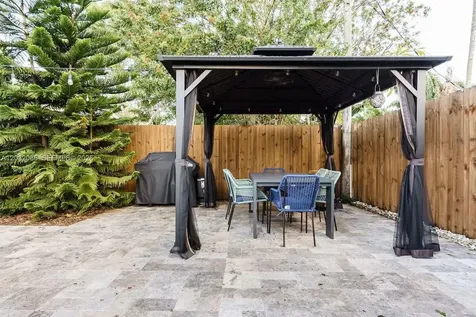 1736 NE 17th Street Fort Lauderdale FL 33305