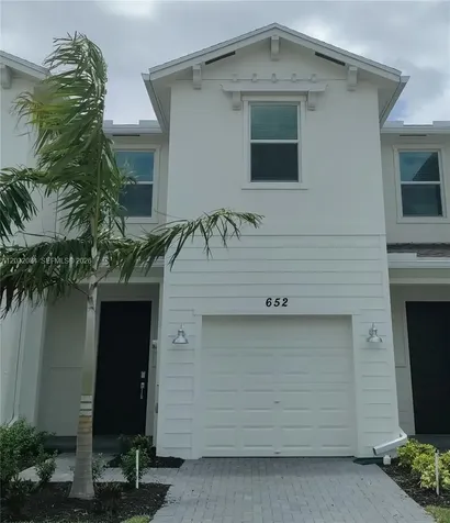 652 SE Lake Falls Street Port St. Lucie FL 34984
