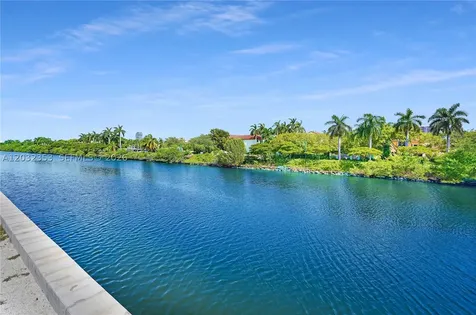 3625 N Country Club Drive Aventura FL 33180