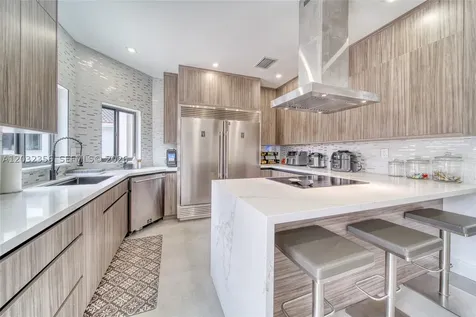 7963 NW 195th Terrace Hialeah FL 33015