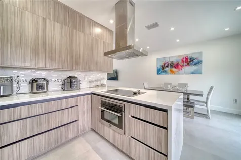 7963 NW 195th Terrace Hialeah FL 33015