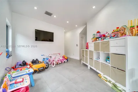 7963 NW 195th Terrace Hialeah FL 33015