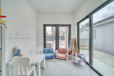 7963 NW 195th Terrace Hialeah FL 33015