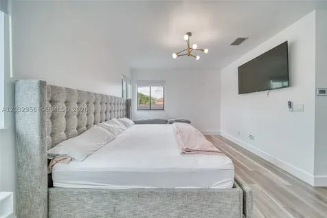 7963 NW 195th Terrace Hialeah FL 33015