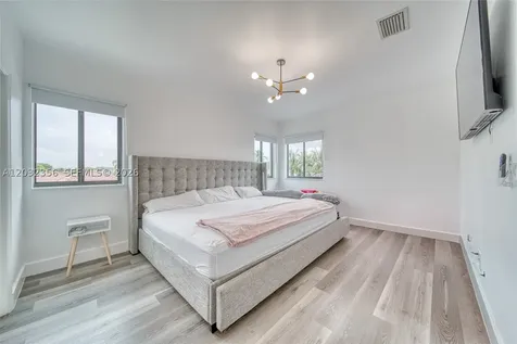 7963 NW 195th Terrace Hialeah FL 33015