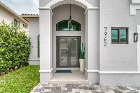 7963 NW 195th Terrace Hialeah FL 33015