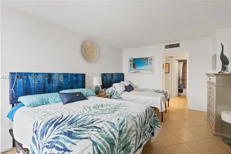 3675 N Country Club Drive Aventura FL 33180