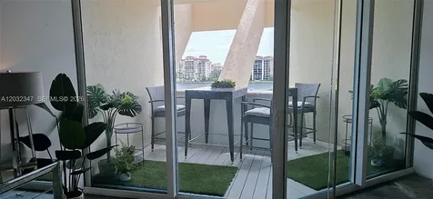 300 S Pointe Drive Miami Beach FL 33139