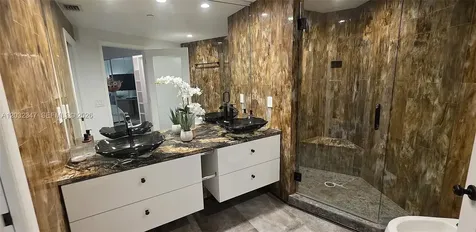 300 S Pointe Drive Miami Beach FL 33139