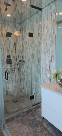 300 S Pointe Drive Miami Beach FL 33139