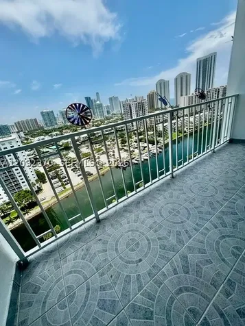 500 Bayview Drive Sunny Isles Beach FL 33160