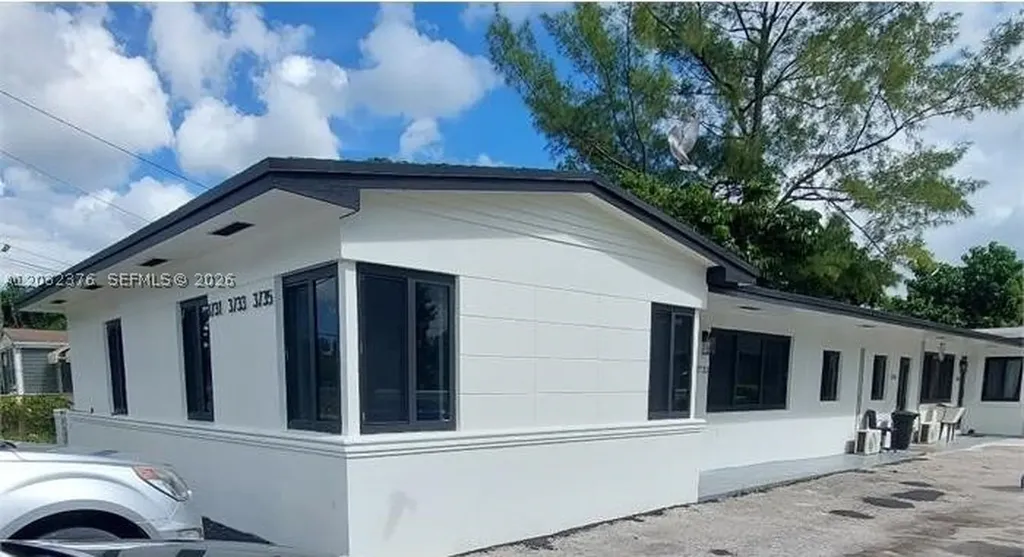 3735 NW 21st Court Miami FL 33142