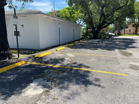 17280 NE 19th Avenue North Miami Beach FL 33162