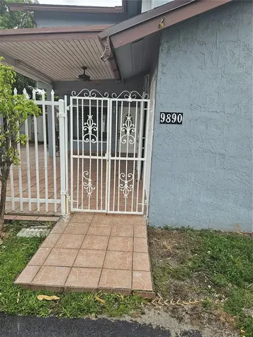 9890 NW 80th Place Hialeah Gardens FL 33016