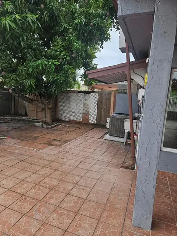 9890 NW 80th Place Hialeah Gardens FL 33016