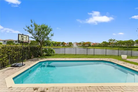 612 NE 193rd Street Miami FL 33179