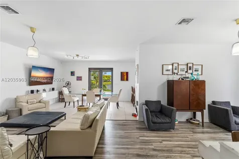 612 NE 193rd Street Miami FL 33179
