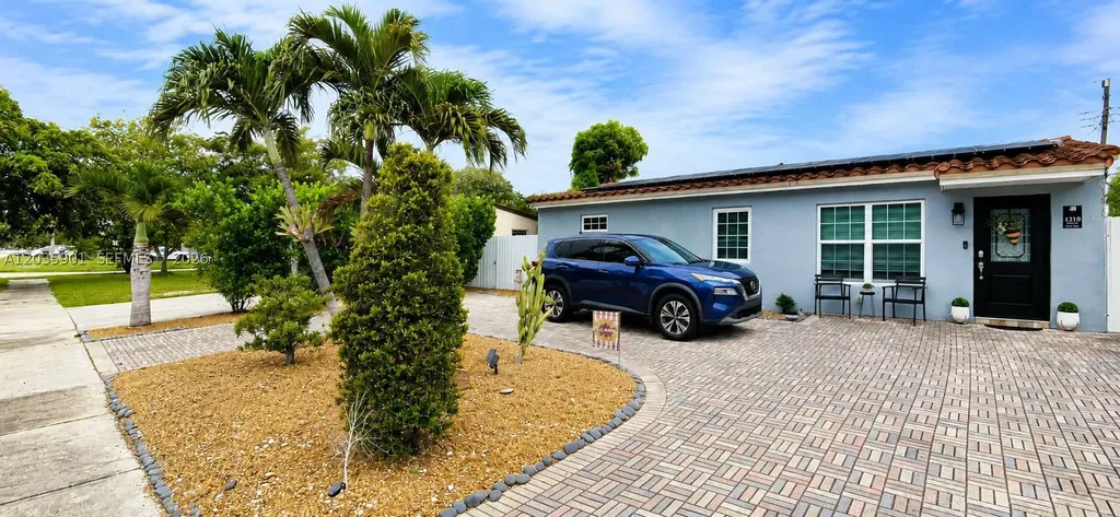 1310 N 70th Way Hollywood FL 33024
