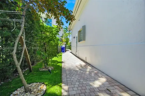 1205 Seagull Terrace Hollywood FL 33019