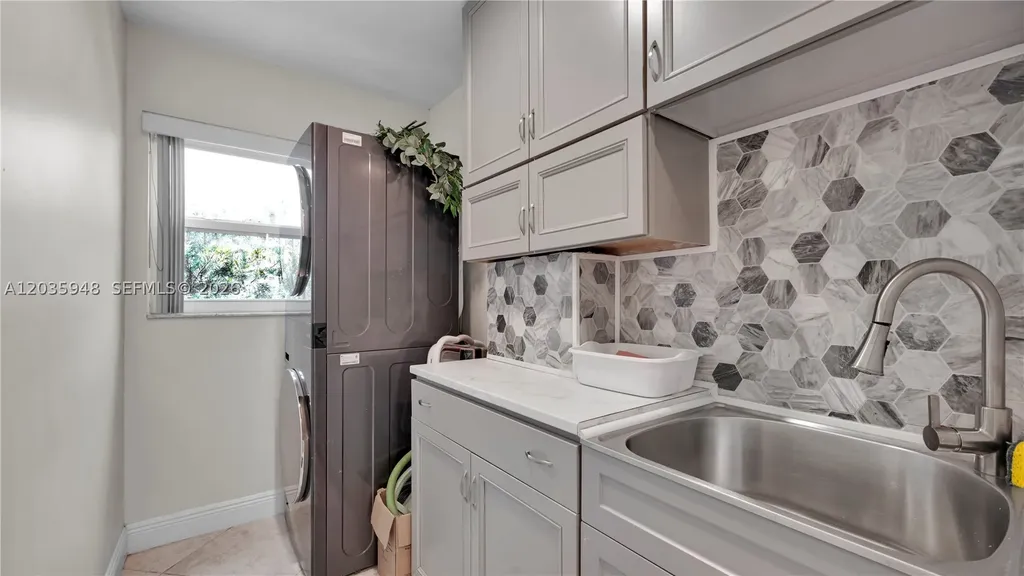 10602 NW 49th Place Coral Springs FL 33076