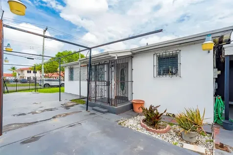 2300 NW 9th Street Miami FL 33125