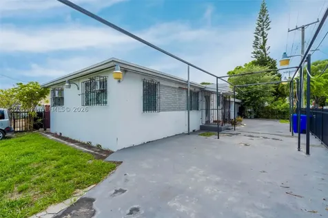 2300 NW 9th Street Miami FL 33125