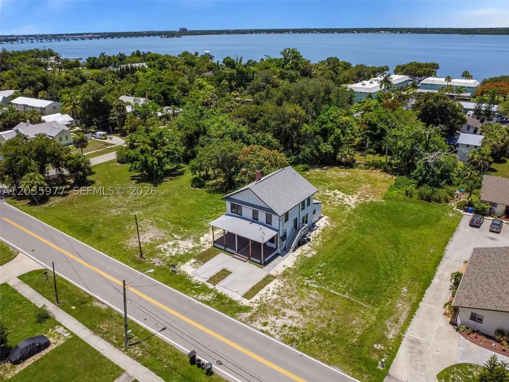 3221 Edgewood Fort Myers FL 33916