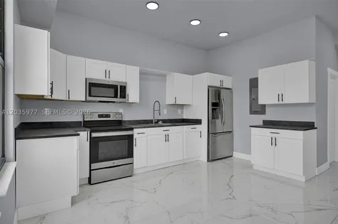 3221 Edgewood Fort Myers FL 33916