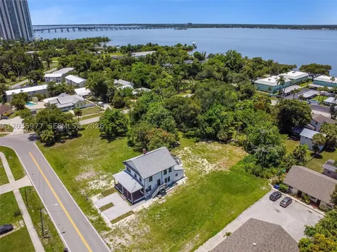 3221 Edgewood Fort Myers FL 33916