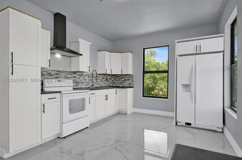3221 Edgewood Fort Myers FL 33916