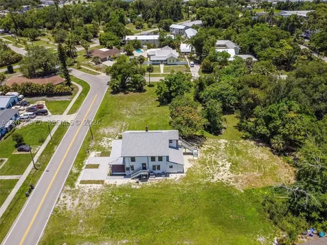 3221 Edgewood Fort Myers FL 33916