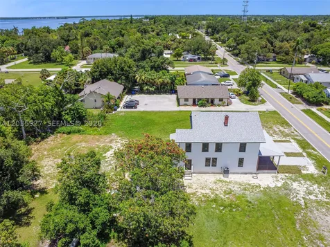 3221 Edgewood Fort Myers FL 33916