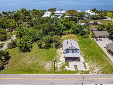 3221 Edgewood Fort Myers FL 33916