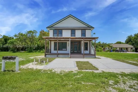 3221 Edgewood Fort Myers FL 33916
