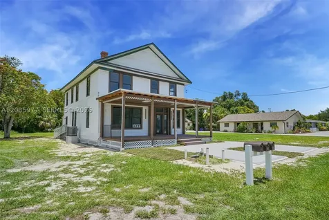 3221 Edgewood Fort Myers FL 33916