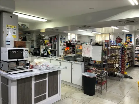 5085 NW 7th Street Miami FL 33126