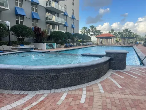 5085 NW 7th Street Miami FL 33126