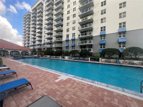 5085 NW 7th Street Miami FL 33126