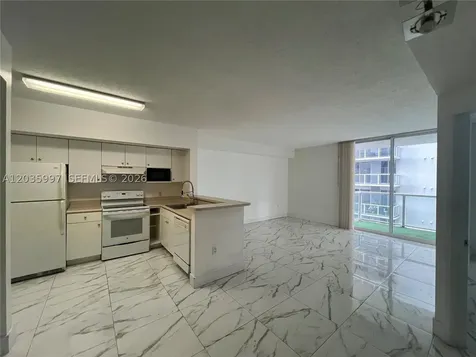 5085 NW 7th Street Miami FL 33126