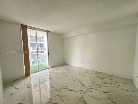 5085 NW 7th Street Miami FL 33126