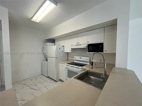 5085 NW 7th Street Miami FL 33126